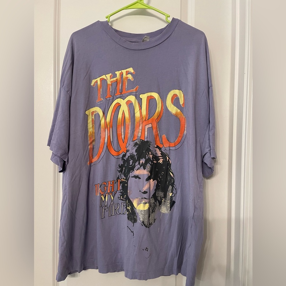 H&M divided / size large . purple doors T-shirt